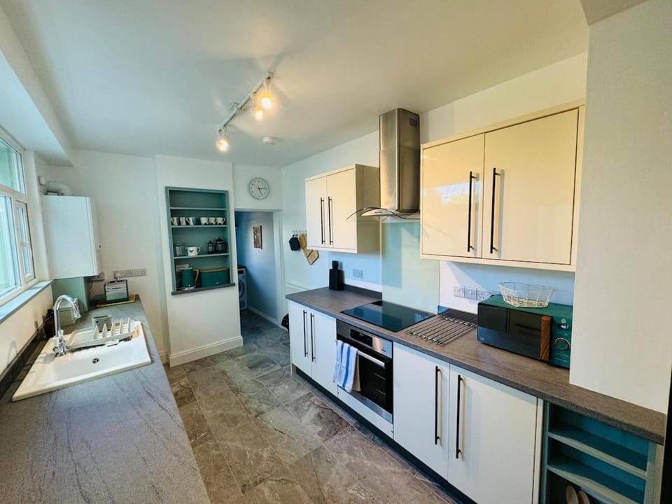 Totterdown's Fabulous House & Floral Garden House in Bristol