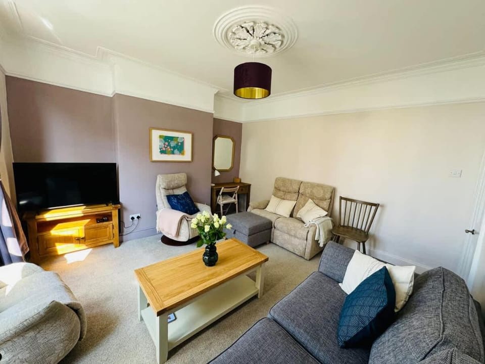 Totterdown's Fabulous House & Floral Garden House in Bristol