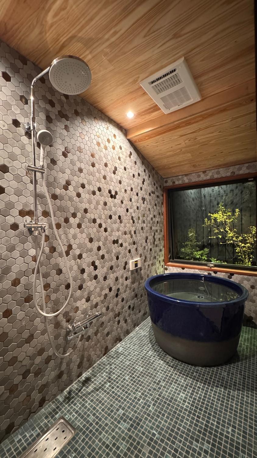 Hot Tub, Bathroom