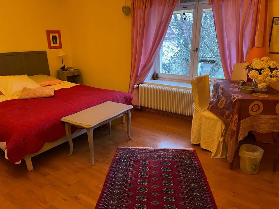 Bed, Photo of the whole room, towels