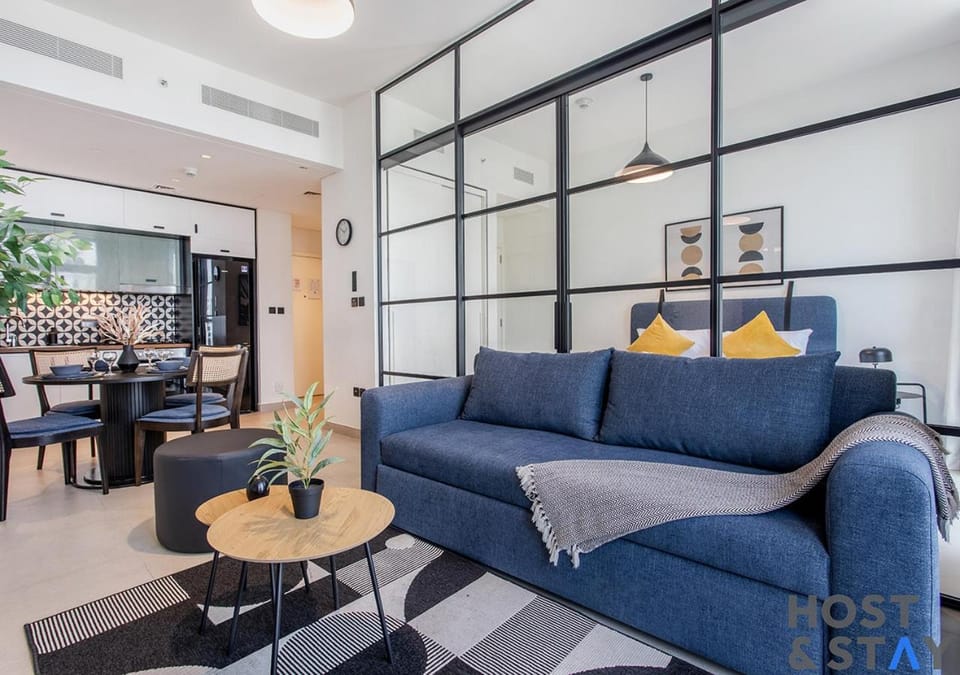 TV and multimedia, Kitchen or kitchenette, Living room, Seating area, Dining area