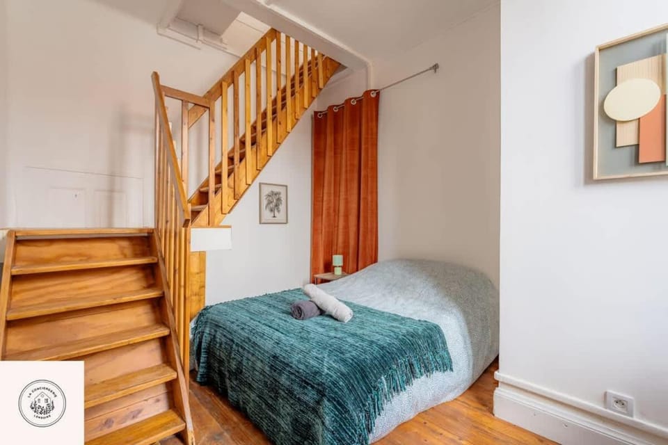 Bed, Photo of the whole room, Bedroom