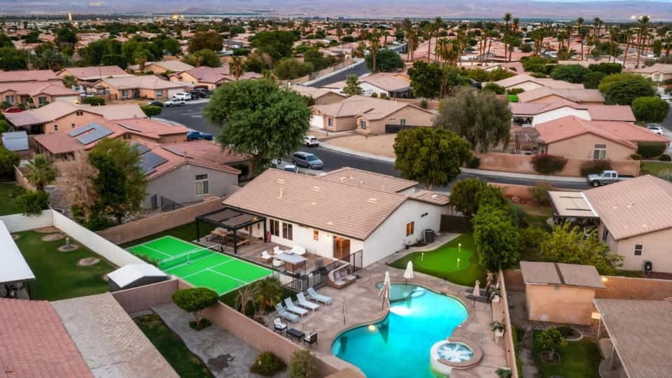 Desert Escape - Private Pool - Spa House in Indio