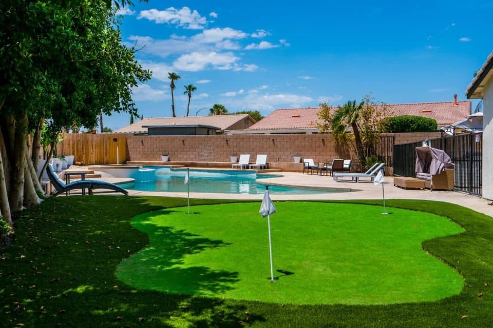 Desert Escape - Private Pool - Spa House in Indio