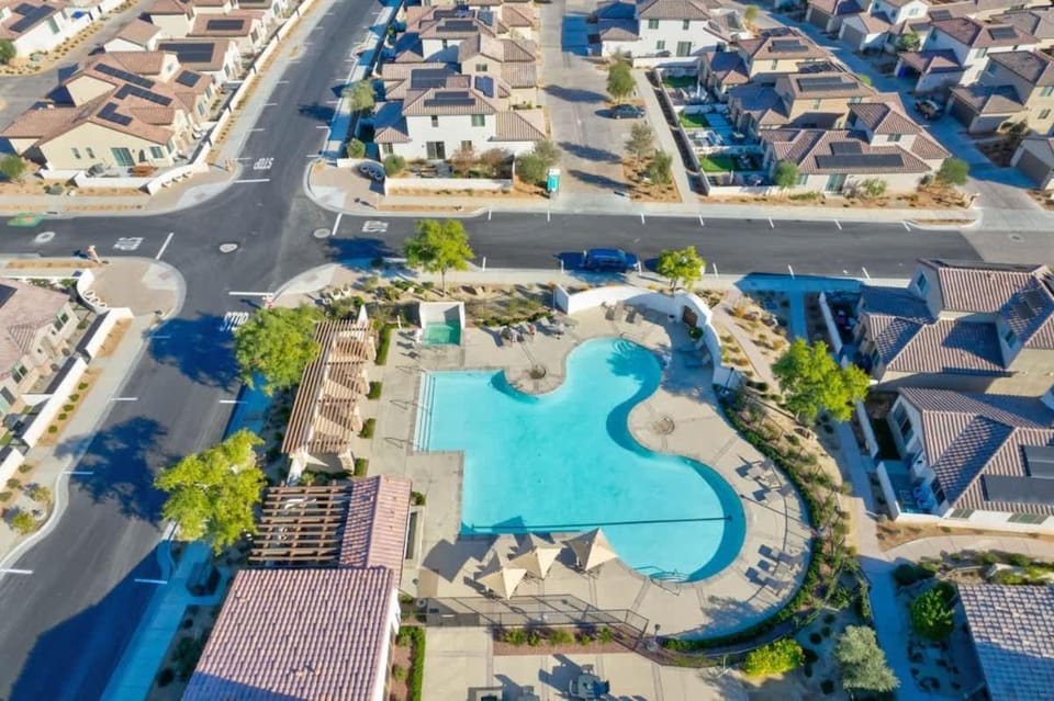 Steps from PGA West, Pool - Gym House in La Quinta