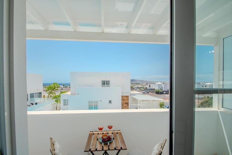 Casa Leize Piscina climatizada, Vistas & AC 10 Minutes walk from Marina Rubicón House in Playa Blanca