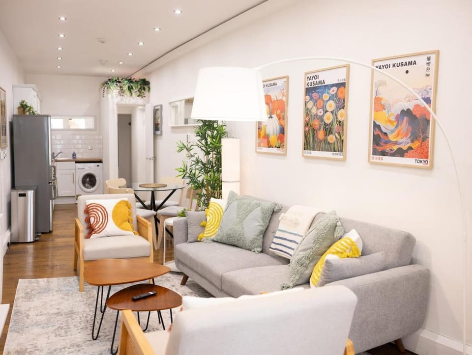 Bright and Cosy home 100m from Trafalgar Square Apartment in City of Westminster