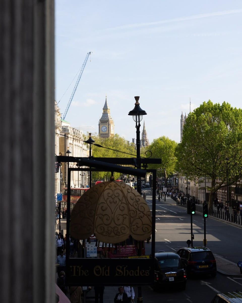 Bright and Cosy home 100m from Trafalgar Square Apartment in City of Westminster