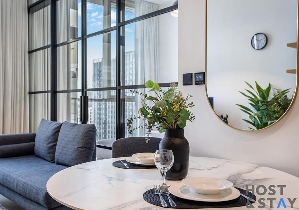 Living room, Seating area, Dining area