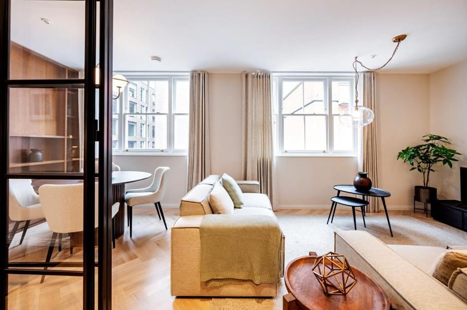 Covent Garden 2 bed 2 bath duplex Apartment in City of Westminster