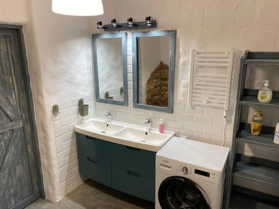 Bathroom, washing machine