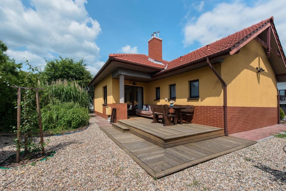 Yellow villa Bed and Breakfast in Lesser Poland Voivodeship