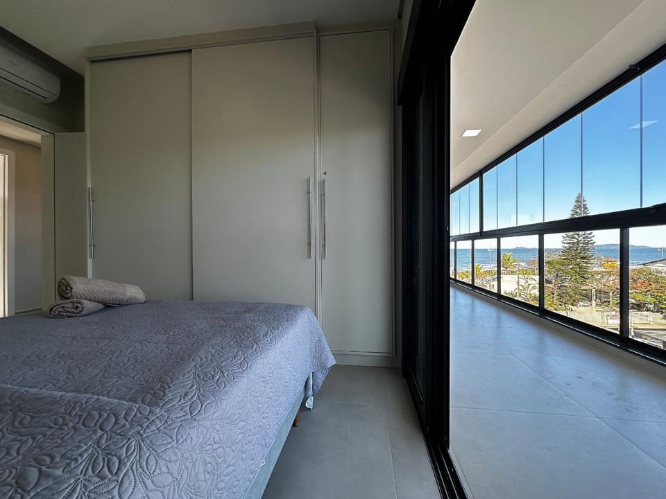 Bed, Bedroom, Sea view