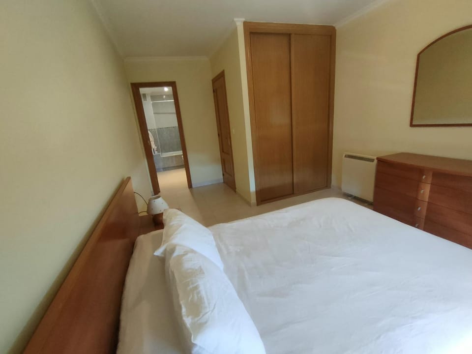 Bed, Bedroom, towels, wardrobe