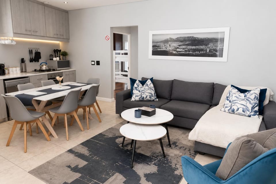 Lounge or bar, Seating area, Family