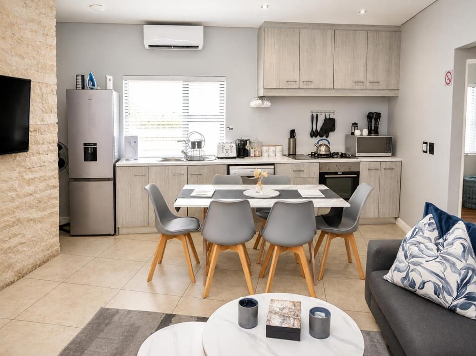 Dining area, kitchen