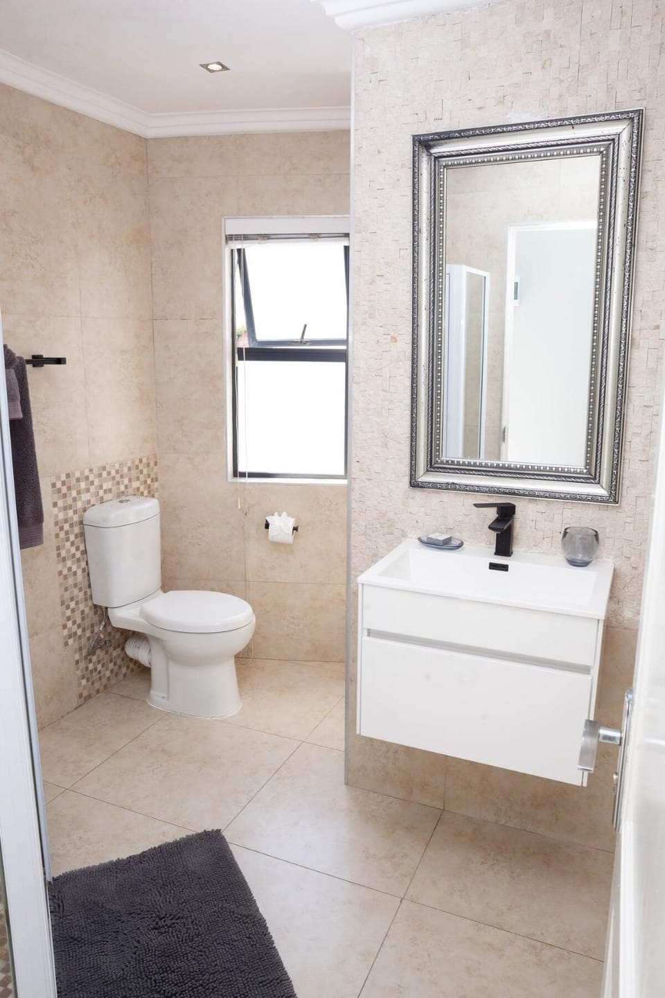 Toilet, Bathroom, towels