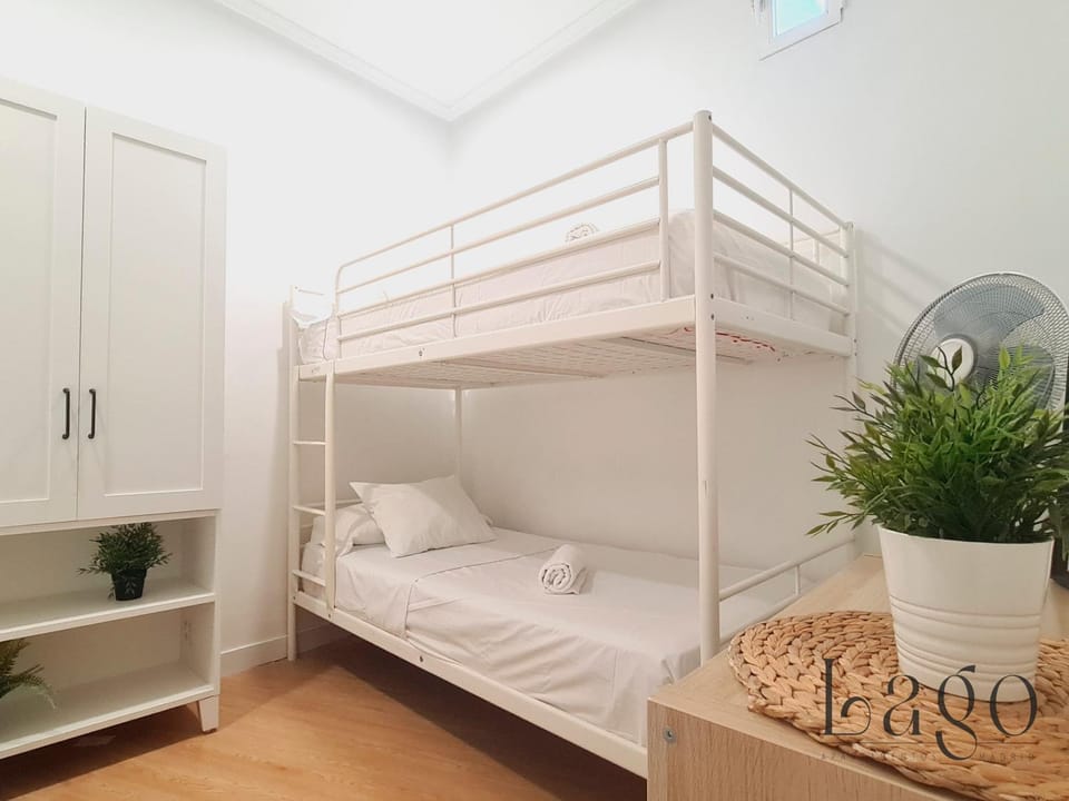 bunk bed, towels
