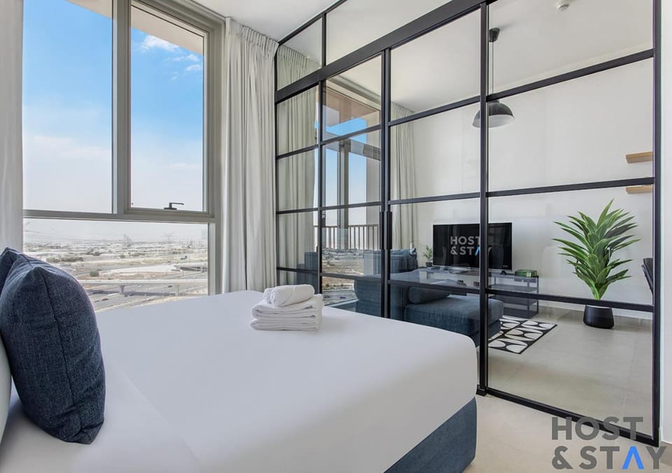 Bed, TV and multimedia, View (from property/room), Balcony/Terrace, Seating area, Bedroom
