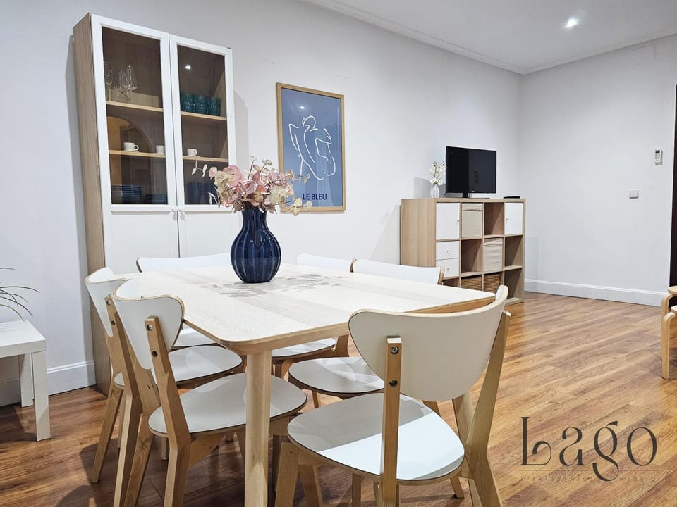 Communal lounge/ TV room, TV and multimedia, Living room, Dining area