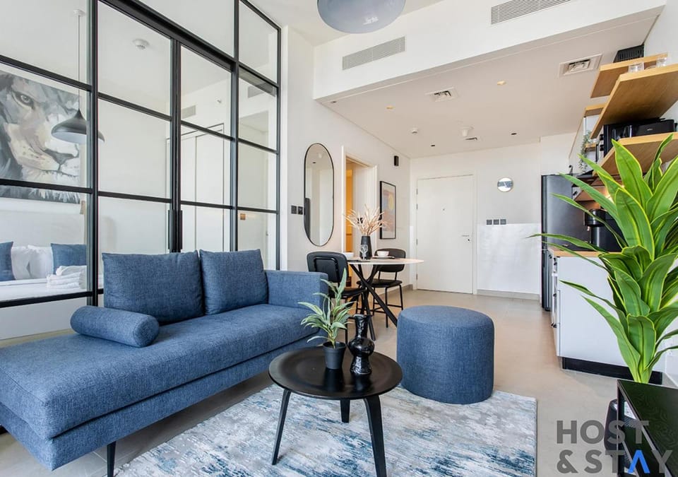 TV and multimedia, Kitchen or kitchenette, Living room, Seating area, Dining area