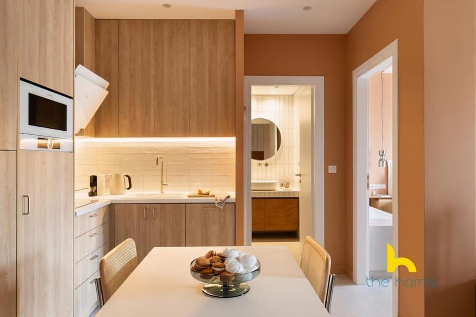 Acropolis View Luxe King-Suite W Ensuite Whirlpool Apartment in Athens