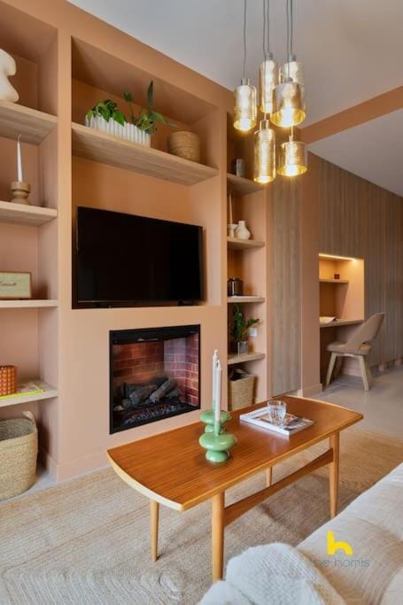 Acropolis View Luxe King-Suite W Ensuite Whirlpool Apartment in Athens