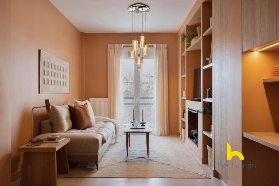 Acropolis View Luxe King-Suite W Ensuite Whirlpool Apartment in Athens