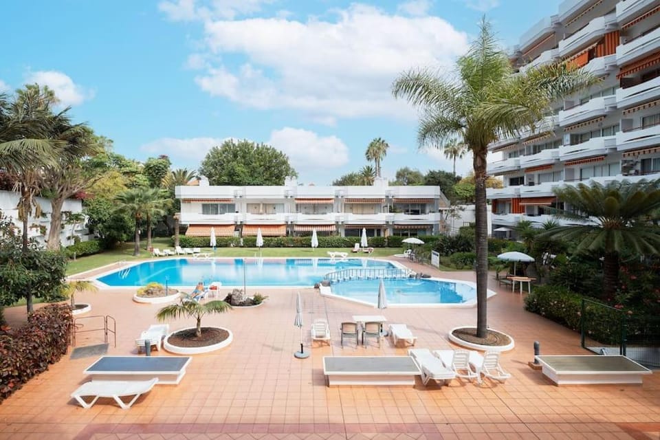 Property building, Pool view, Swimming pool, sunbed