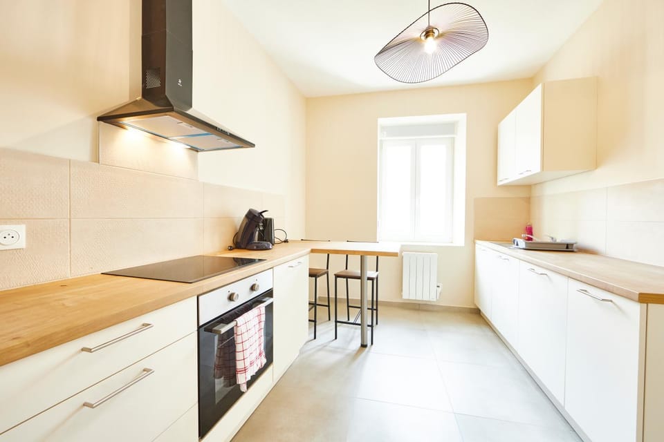 Kitchen or kitchenette, Dining area, dishwasher, stove