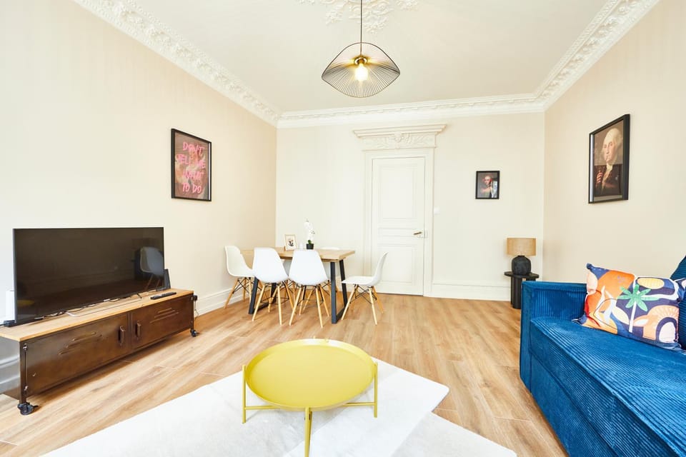 TV and multimedia, Living room, Seating area