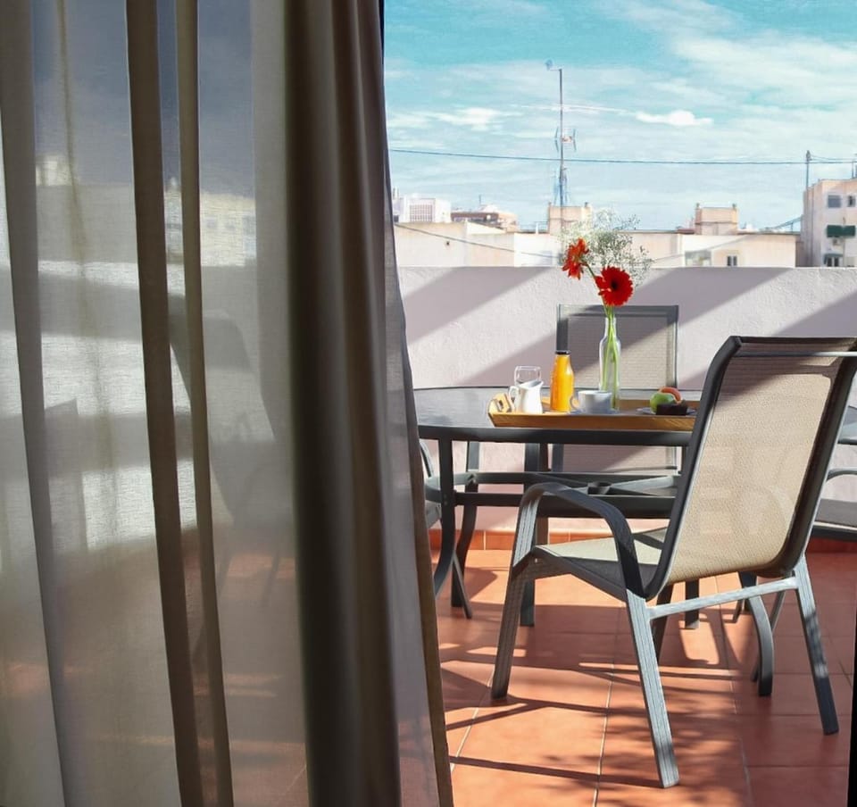 Balcony/Terrace, Street view