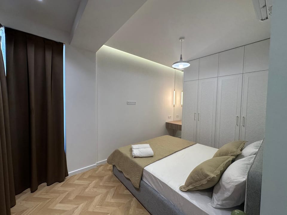 Bed, Bedroom, towels, wardrobe