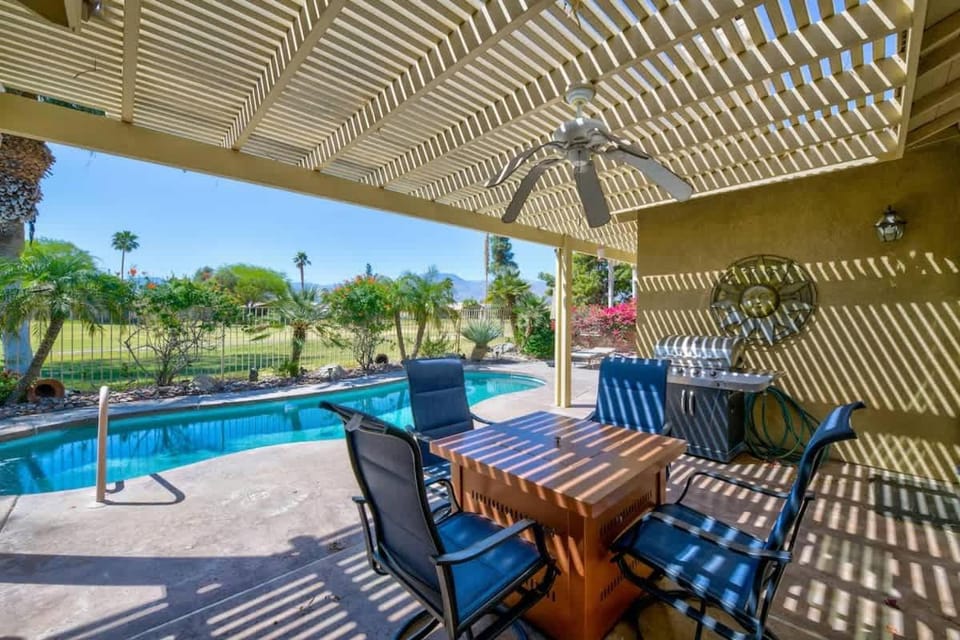Indio Oasis Pool, Hot Tub, Desert Retreat House in Indio