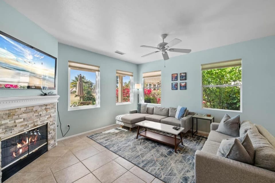 Indio Oasis Pool, Hot Tub, Desert Retreat House in Indio