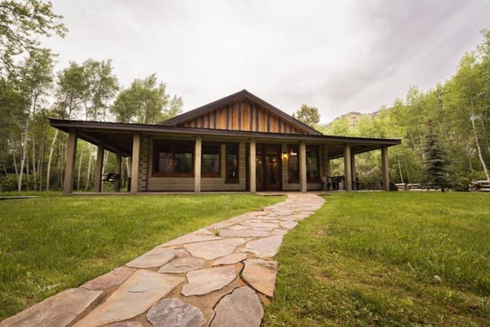 Private River Front Cabin Cabin in Salmon River