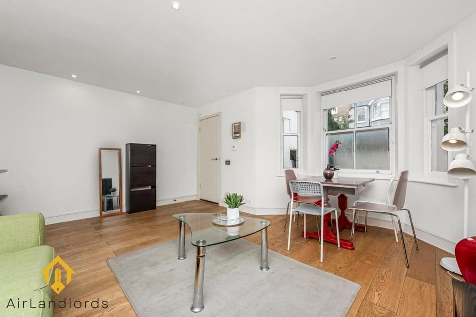 Сеntral 2 bedroom Flat in Acton Central Apartment in London Borough of Ealing