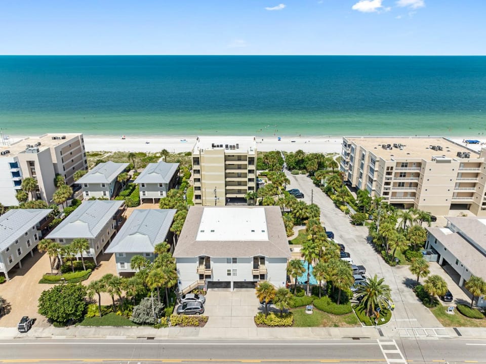 Property building, Neighbourhood, Bird's eye view, Beach, Sea view