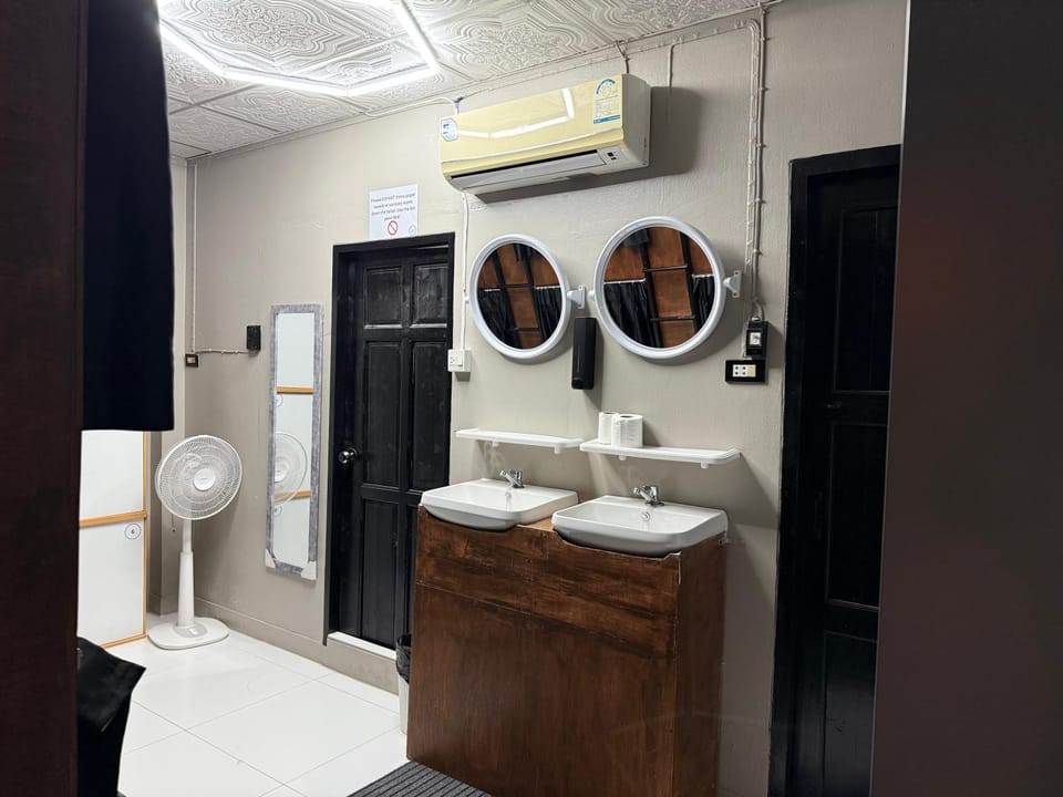 Green Dreams Guesthouse Bed and Breakfast in Wichit