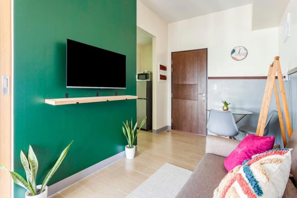 TV and multimedia, Living room, Seating area, Evening entertainment