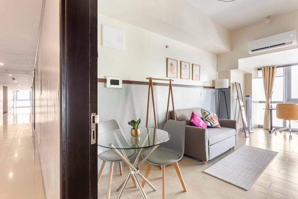 Living room, Seating area, Dining area, air conditioner