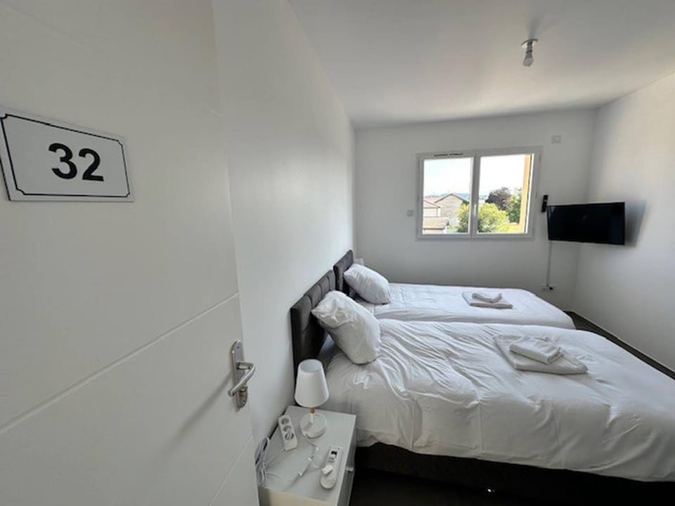 House 30 With 5 Bedrooms Lechaffardcom Apartment in Auvergne-Rhône-Alpes
