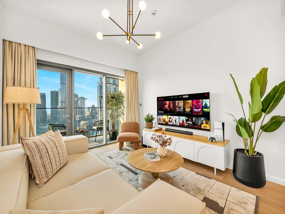 TV and multimedia, Living room, Evening entertainment