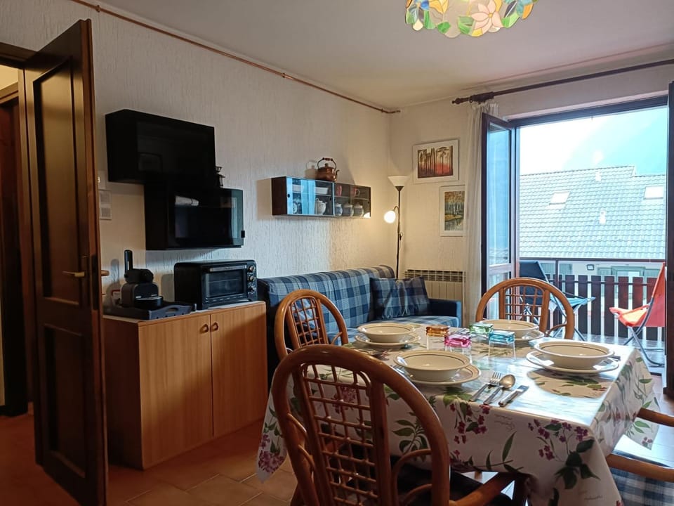 TV and multimedia, Living room, Dining area