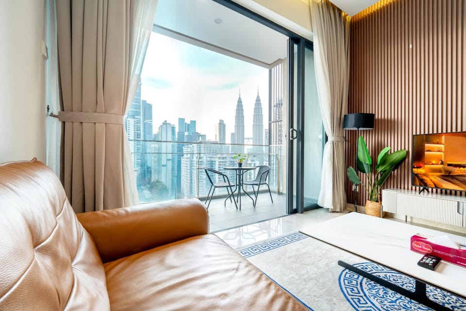 View (from property/room), Balcony/Terrace, Living room