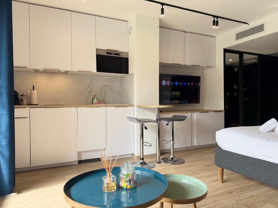 Studio Riviera, Centre-ville Cannes, Terrasse, Clim Apartment in Cannes