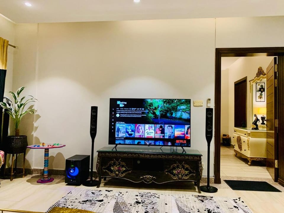Communal lounge/ TV room, TV and multimedia, Evening entertainment