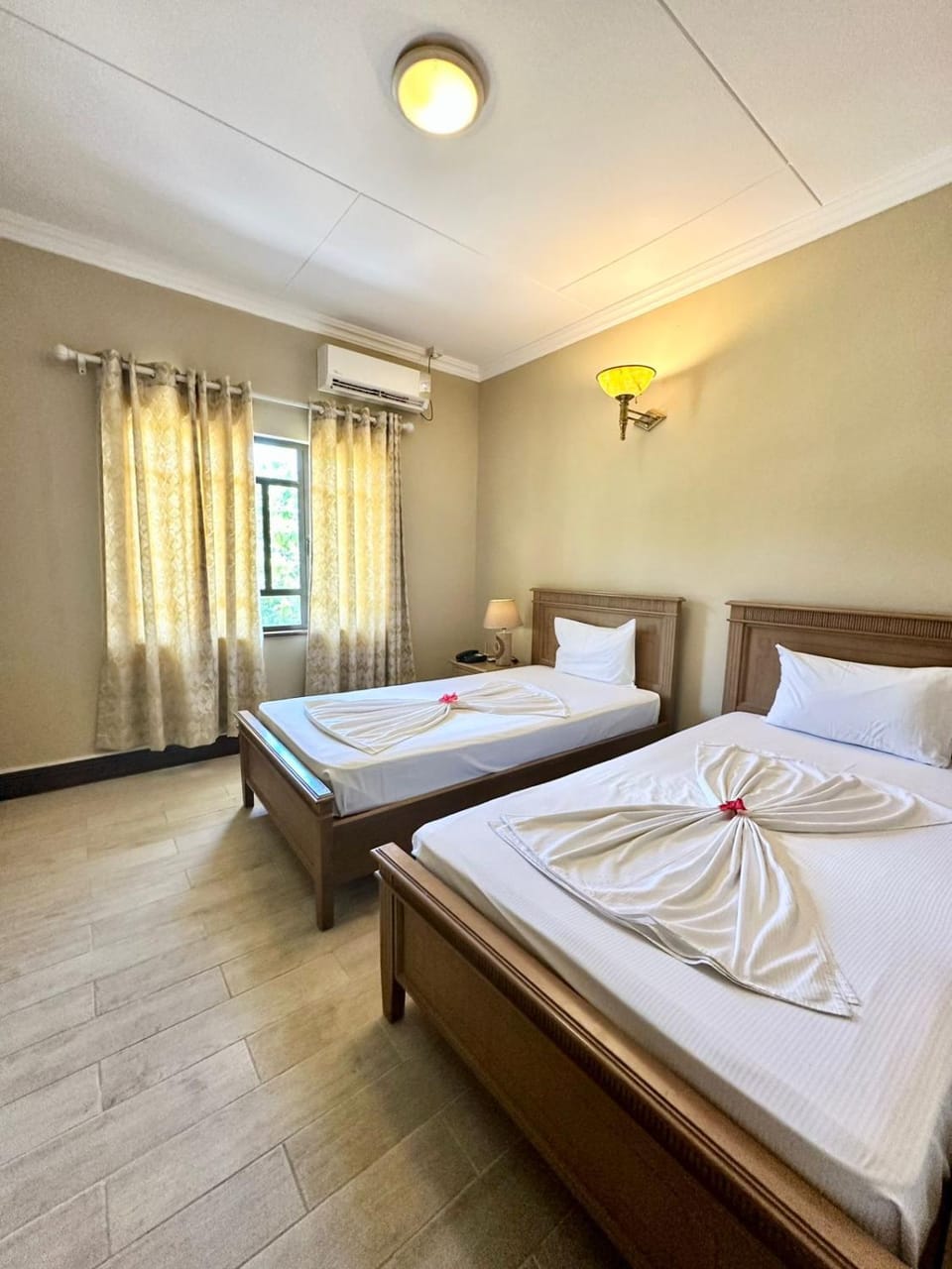 Bed, Photo of the whole room, Bedroom