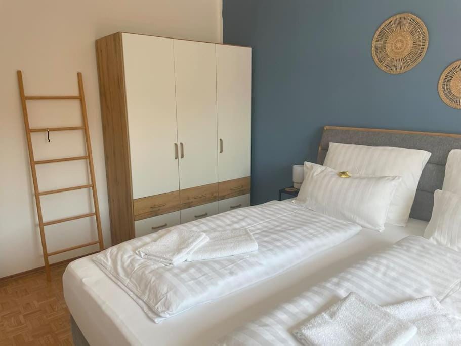 Bed, Bedroom, wardrobe