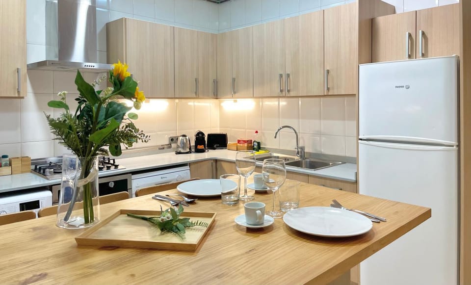 Kitchen or kitchenette, Dining area, dishwasher, oven, stove, toaster